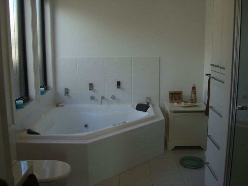 6 Gatehouse Drive, Bairnsdale VIC 3875