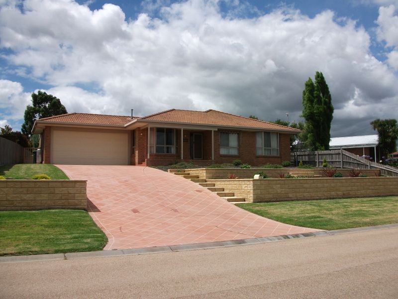 18 Harnham Drive, Bairnsdale VIC 3875