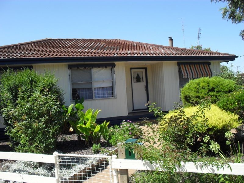 2 Cameron Crescent, Bairnsdale VIC 3875