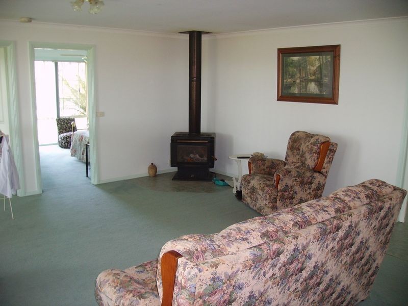 17 Clifton West Road, Wy Yung VIC 3875