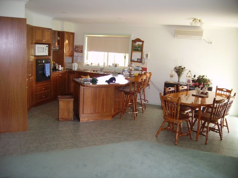 17 Clifton West Road, Wy Yung VIC 3875