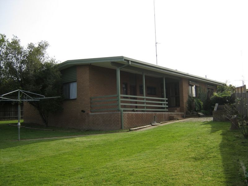 9 Lindsay Court, Wy Yung VIC 3875