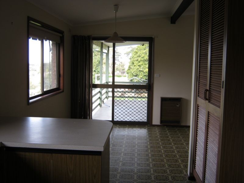 9 Lindsay Court, Wy Yung VIC 3875