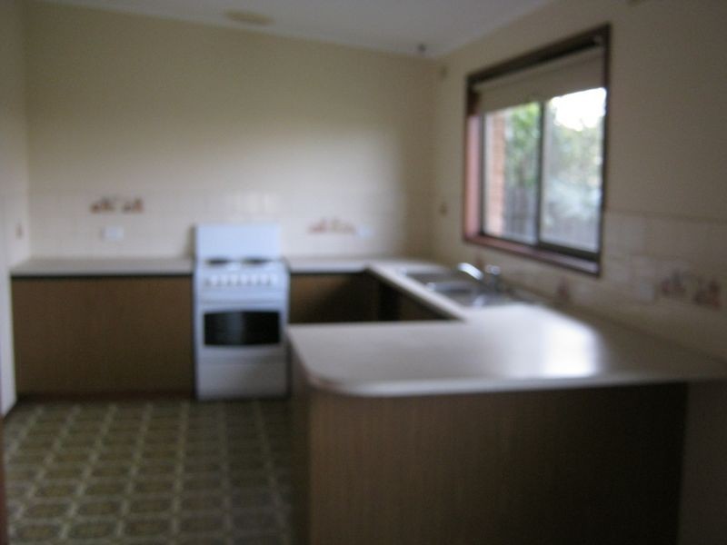 9 Lindsay Court, Wy Yung VIC 3875