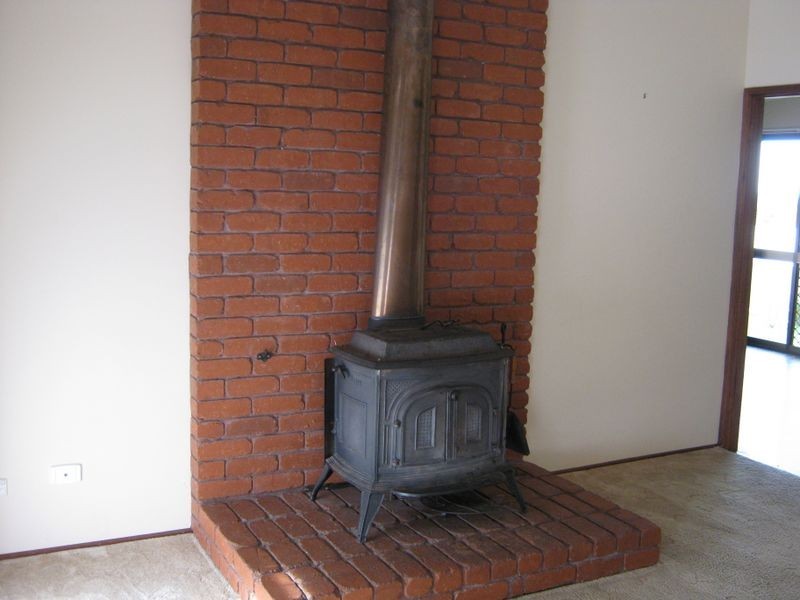 9 Lindsay Court, Wy Yung VIC 3875