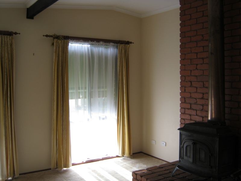 9 Lindsay Court, Wy Yung VIC 3875