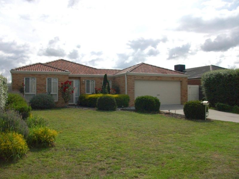 8 Canterbury Close, Eastwood VIC 3875