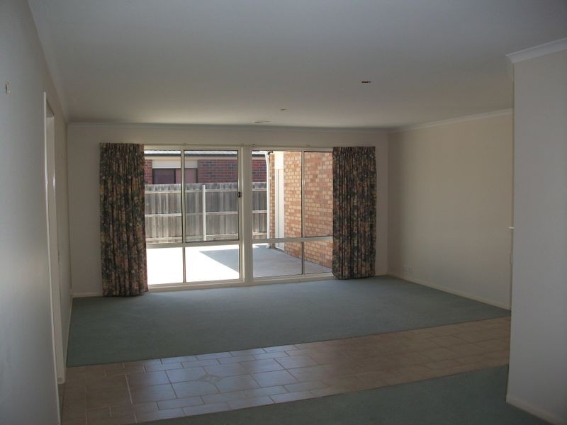 8 Canterbury Close, Eastwood VIC 3875