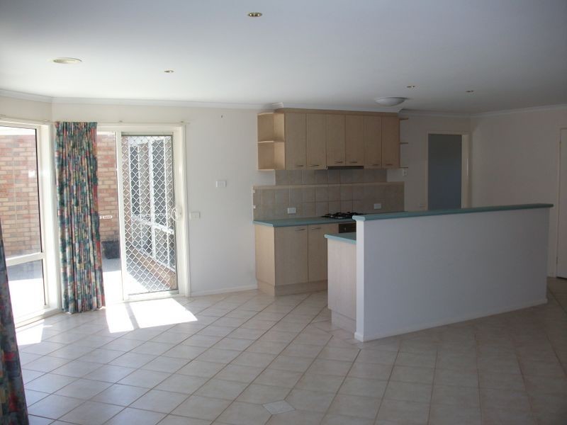 8 Canterbury Close, Eastwood VIC 3875