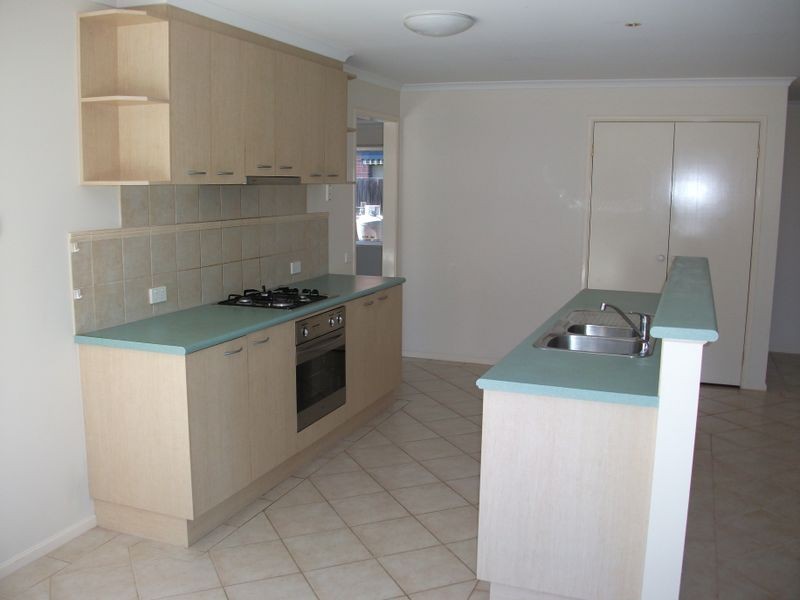 8 Canterbury Close, Eastwood VIC 3875