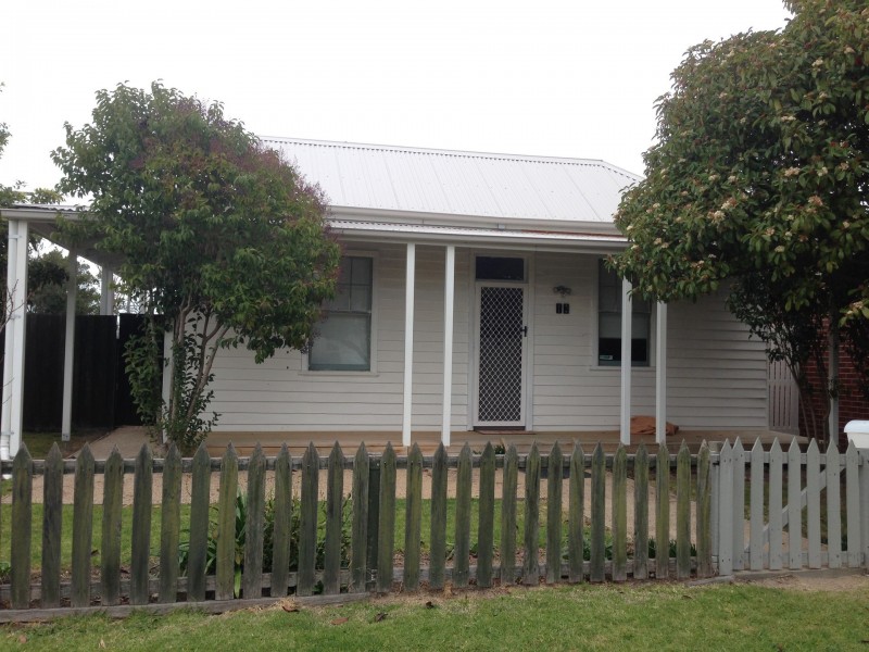 12 Hodgson Street, Bairnsdale VIC 3875