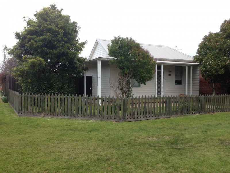 12 Hodgson Street, Bairnsdale VIC 3875