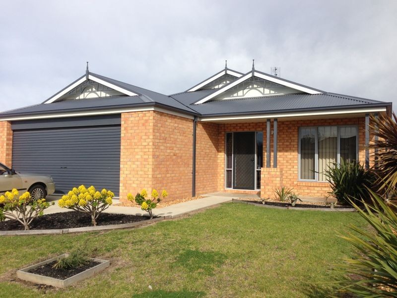 34 Deakin Avenue, Bairnsdale VIC 3875