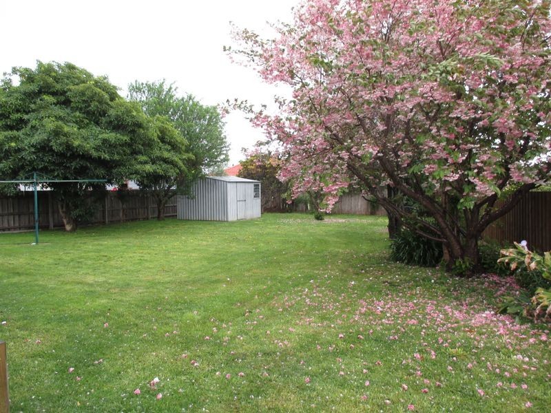 6 Morekana Crescent, Bairnsdale VIC 3875