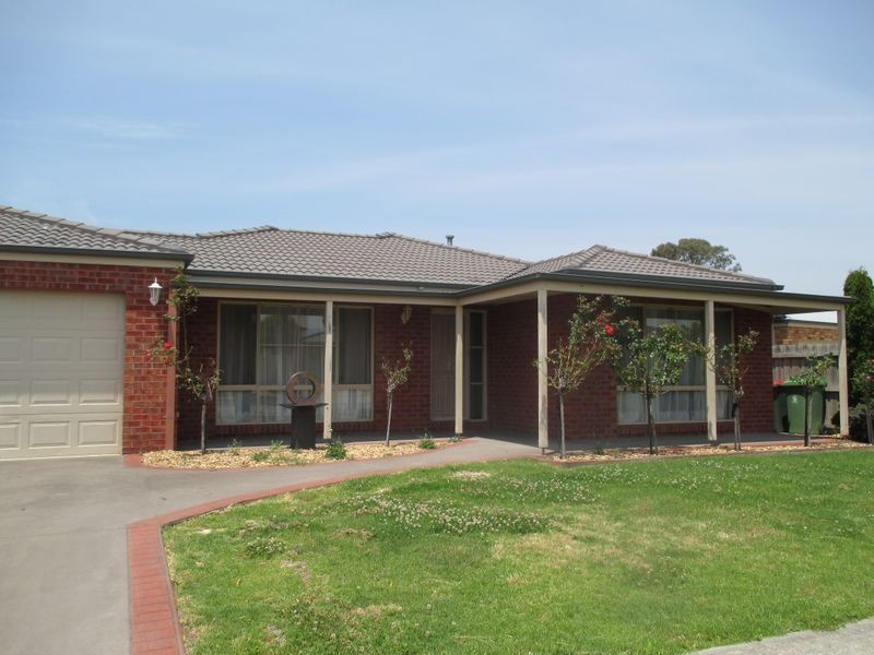 9 Kooralbyn Crt, Bairnsdale VIC 3875