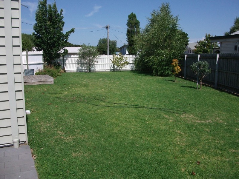 8 Charles Street, Lucknow VIC 3875