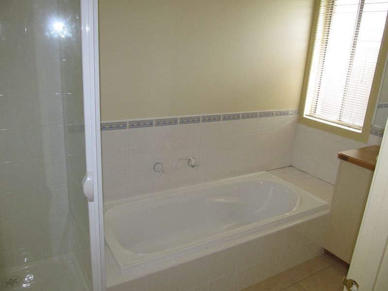 4 Canterbury Close  Eastwood, Bairnsdale VIC 3875