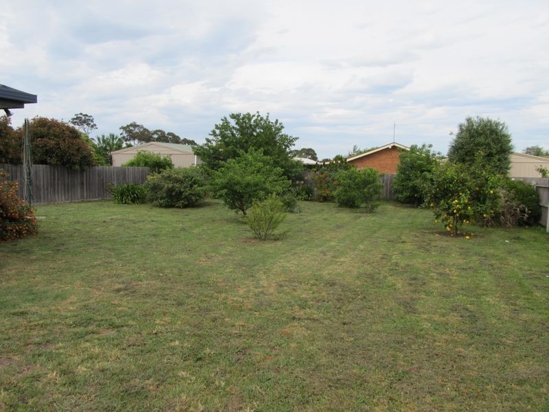 4 Canterbury Close  Eastwood, Bairnsdale VIC 3875