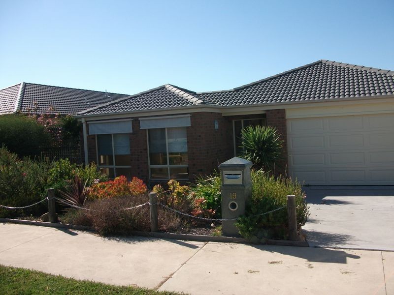 19 Eastern View Drive, Bairnsdale VIC 3875