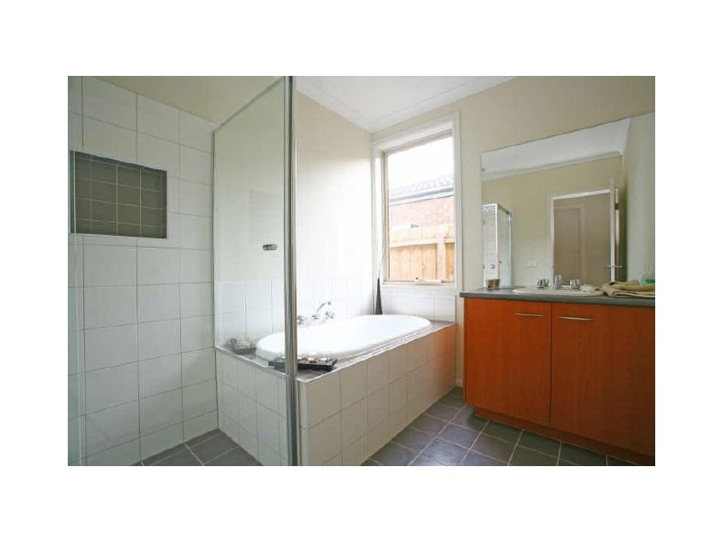 22 Sing Crescent, Berwick VIC 3806