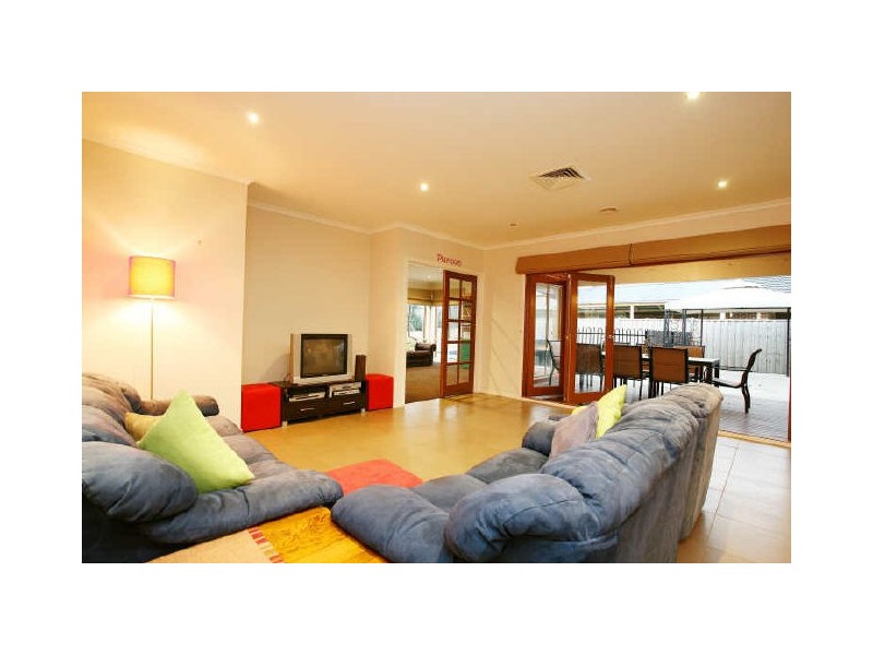 2 Selwyn Court, Berwick VIC 3806