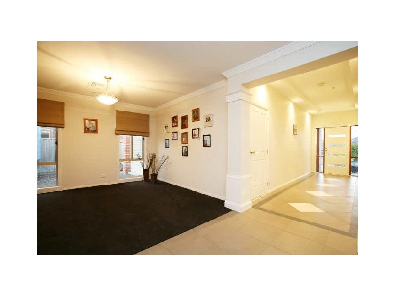 2 Selwyn Court, Berwick VIC 3806