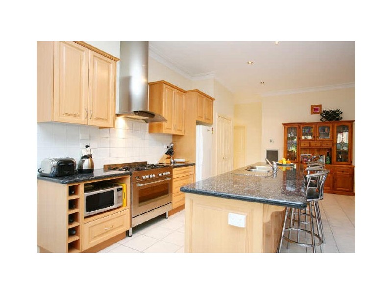 8 Pineview Court, Narre Warren South VIC 3805