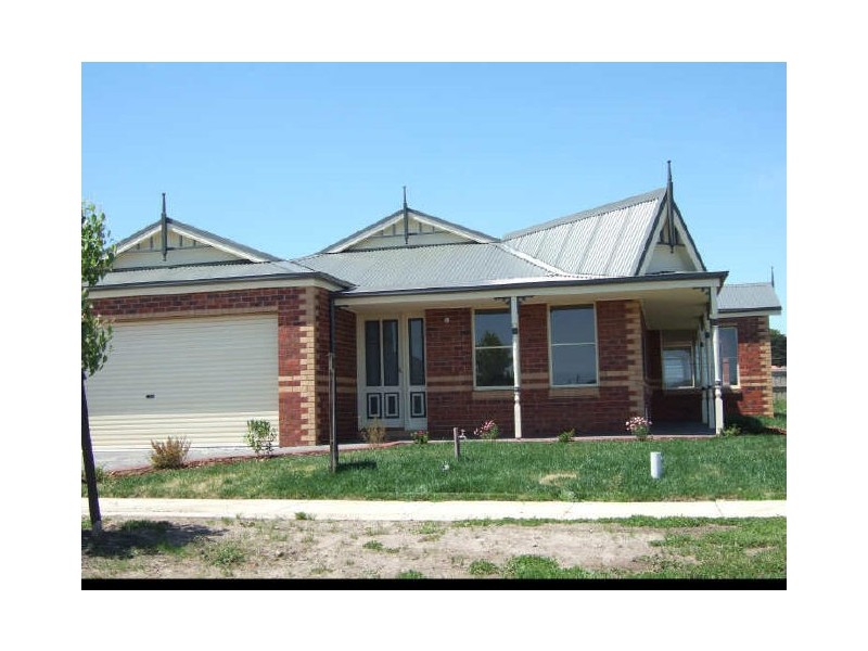 8 Glade Court, Cranbourne VIC 3977