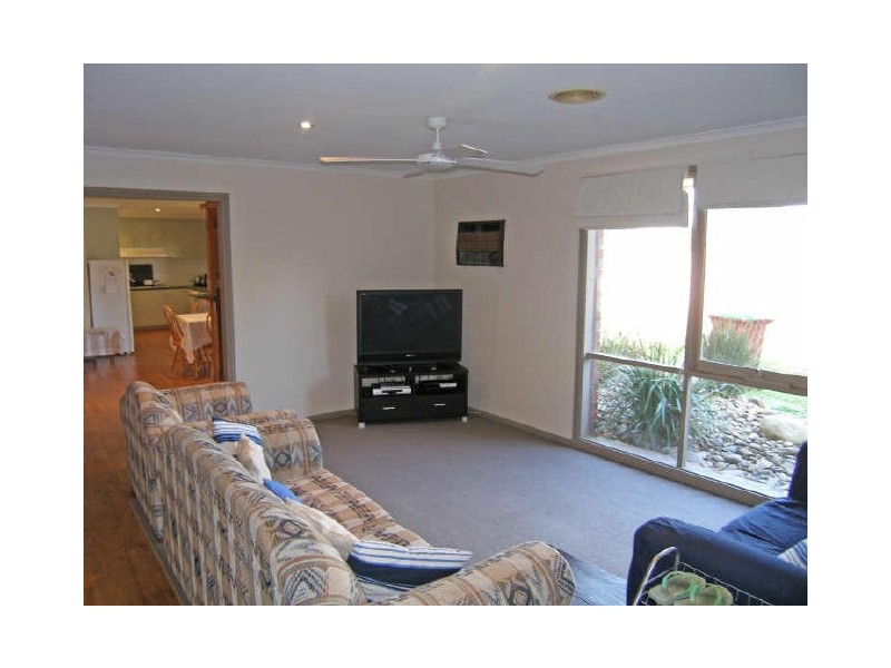 9 Harmon Close, Berwick VIC 3806