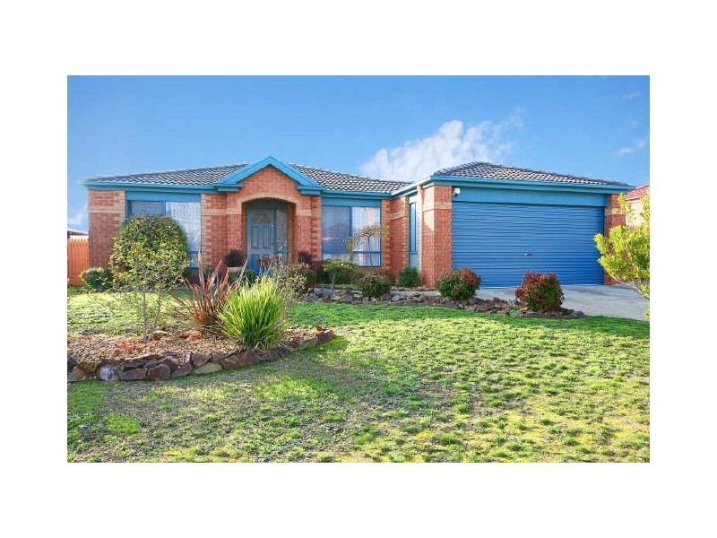 24 Robinswood Parade, Narre Warren South VIC 3805