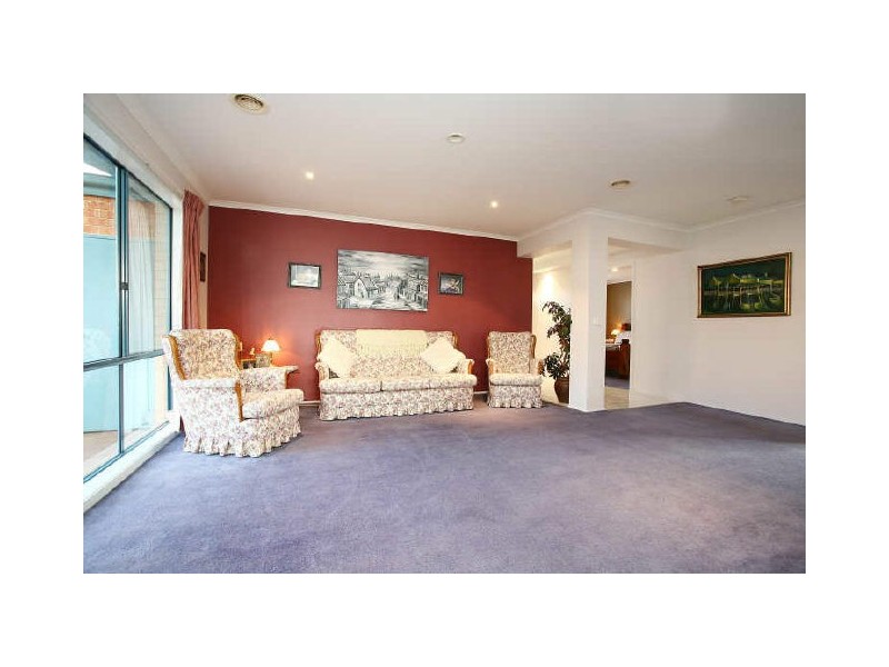 24 Robinswood Parade, Narre Warren South VIC 3805