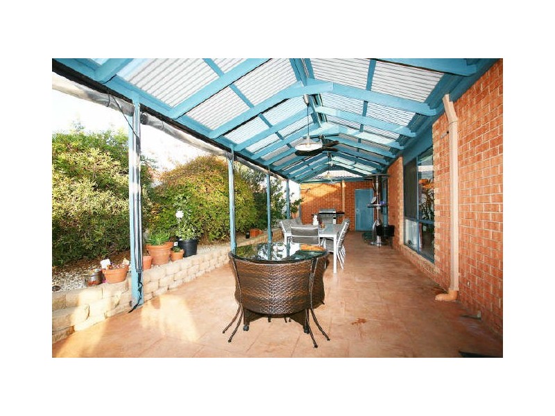 24 Robinswood Parade, Narre Warren South VIC 3805