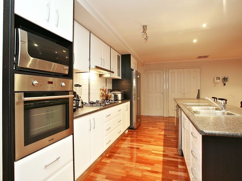 9 Parish Court, Narre Warren South VIC 3805