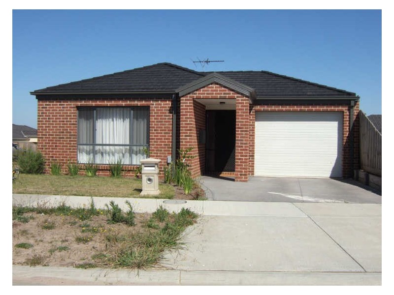 13A Marina Court, Berwick VIC 3806