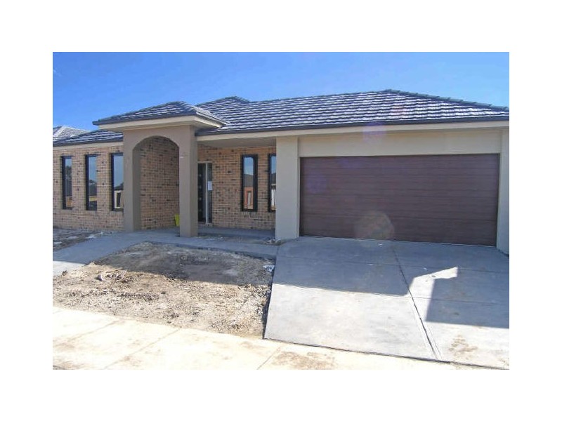 14 Manorwood Way, Berwick VIC 3806