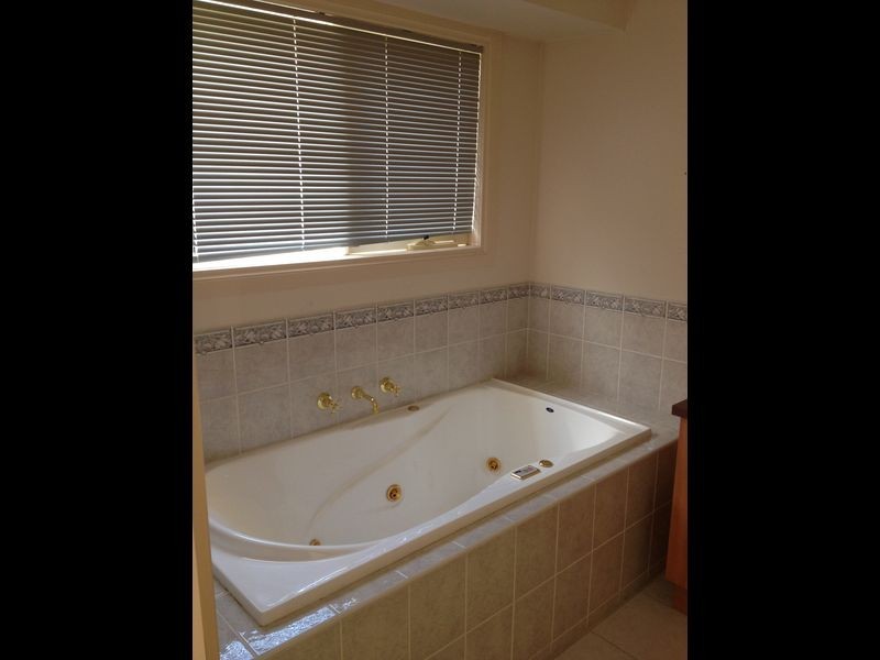 4 Souhail Court, Berwick VIC 3806