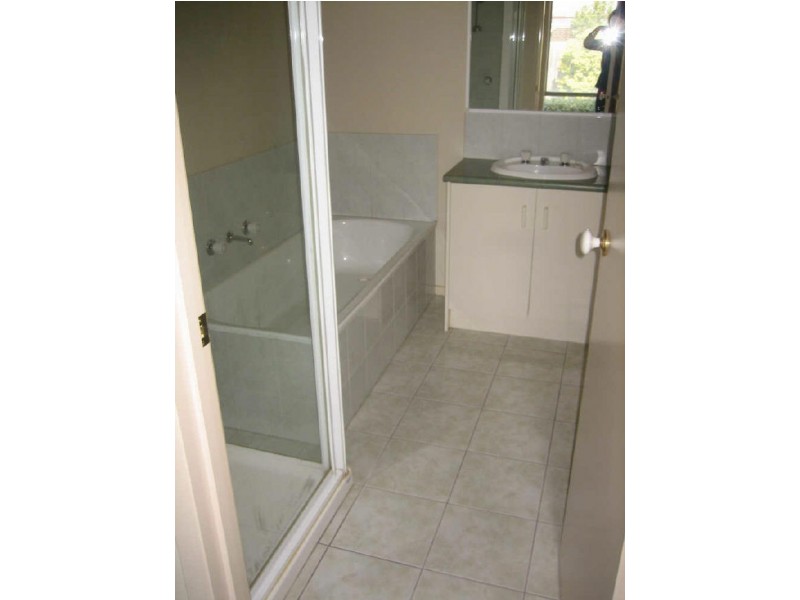 1/18 Huntingtower Crescent, Langwarrin VIC 3910