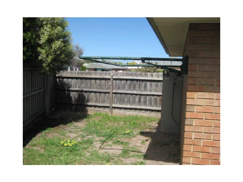 1/18 Huntingtower Crescent, Langwarrin VIC 3910