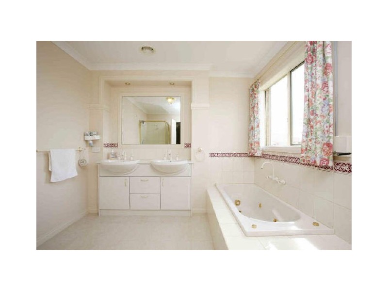 94 Drysdale Avenue, Narre Warren North VIC 3804