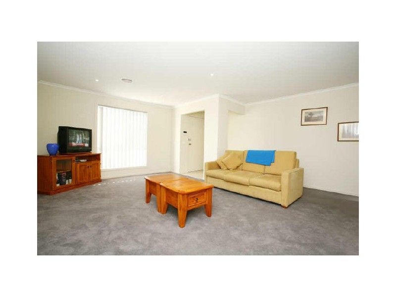 71 Melzak Way, Berwick VIC 3806