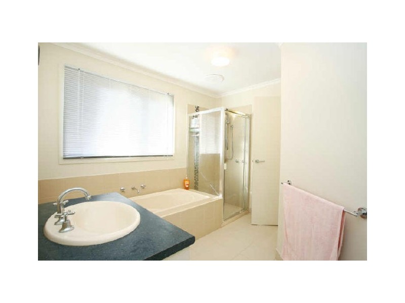 71 Melzak Way, Berwick VIC 3806