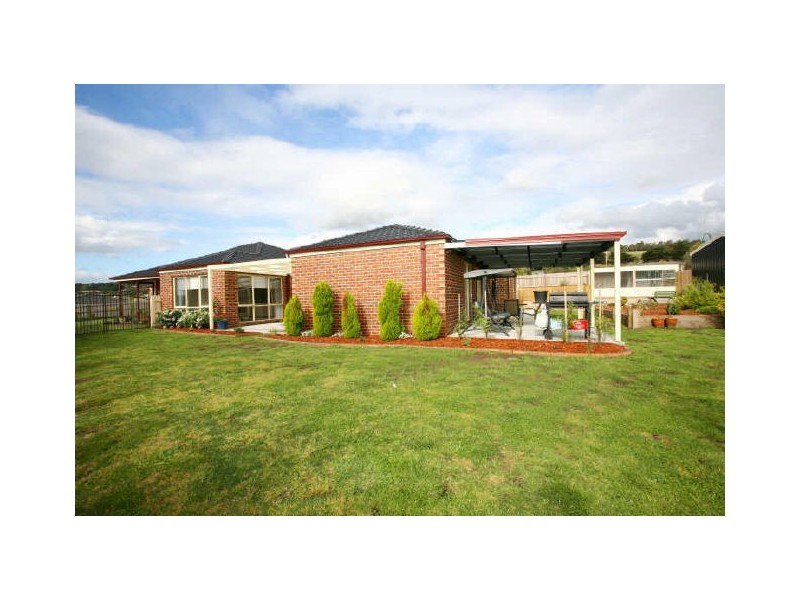 11 Grosvenor Place, Narre Warren North VIC 3804