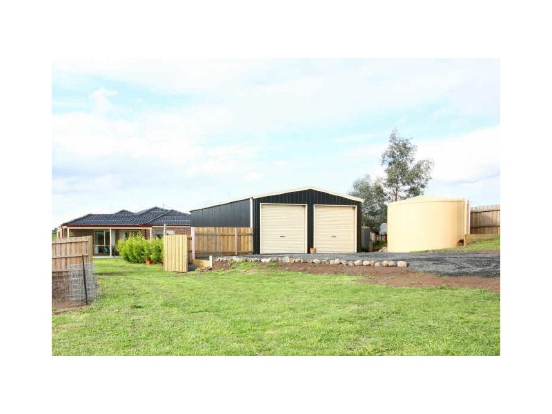 11 Grosvenor Place, Narre Warren North VIC 3804