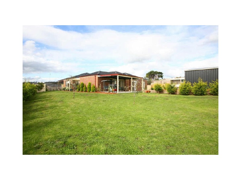 11 Grosvenor Place, Narre Warren North VIC 3804