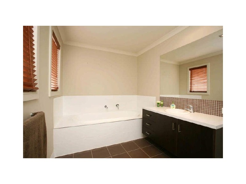 3 Irving Close, Berwick VIC 3806