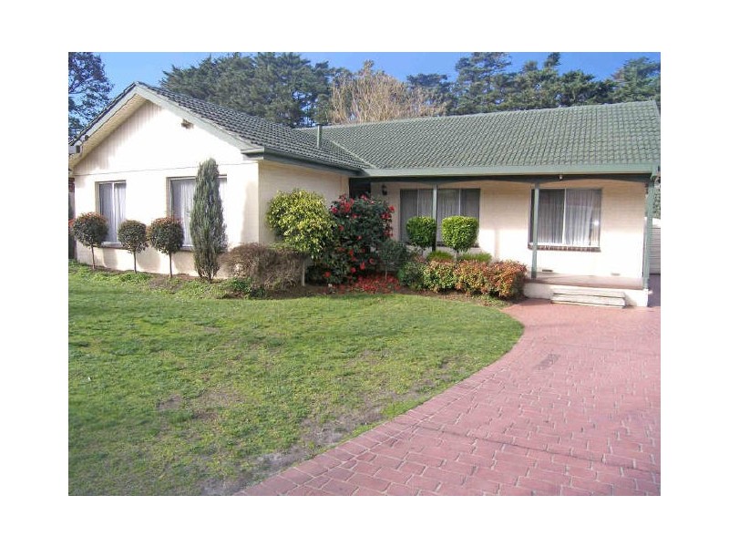 10 Harkaway Road, Berwick VIC 3806