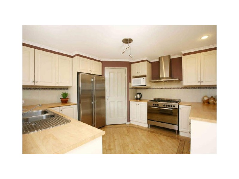 38 Don Collins Way, Berwick VIC 3806