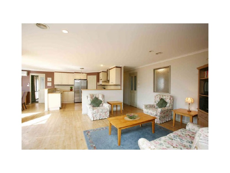 38 Don Collins Way, Berwick VIC 3806