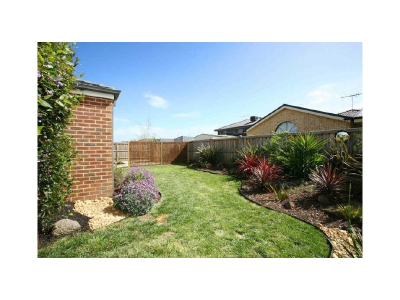 38 Don Collins Way, Berwick VIC 3806