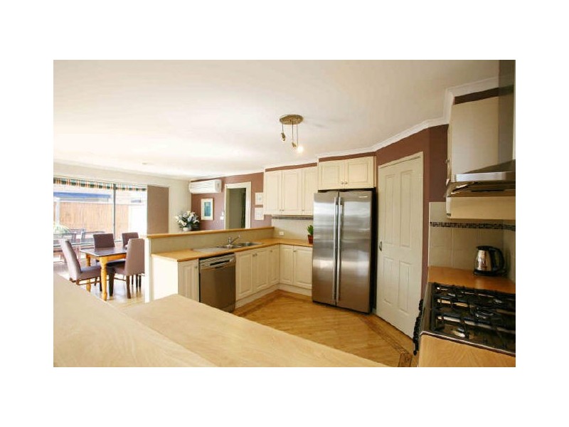 38 Don Collins Way, Berwick VIC 3806